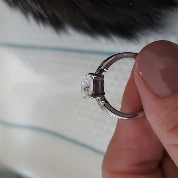 Silver plated wedding ring with rectangle center stone - Picture 3 of 4